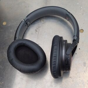 Sony  Bluetooth Wireless Black MDR Headphones Noise Cancelling NWOT